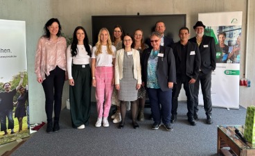 Das Bild zeigt ein Gruppenfoto der Lehrer und Lehrerinnen von der bfz Pflegeschule in Bad Kissingen am Tag der offenen Tür